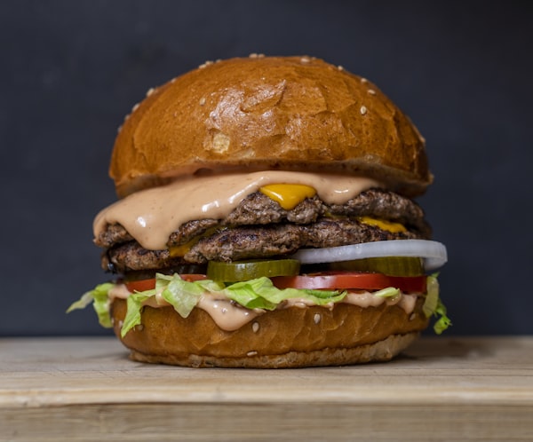 Double Burger (isteğe bağlı Ballı hardal ve karamelize soğan)